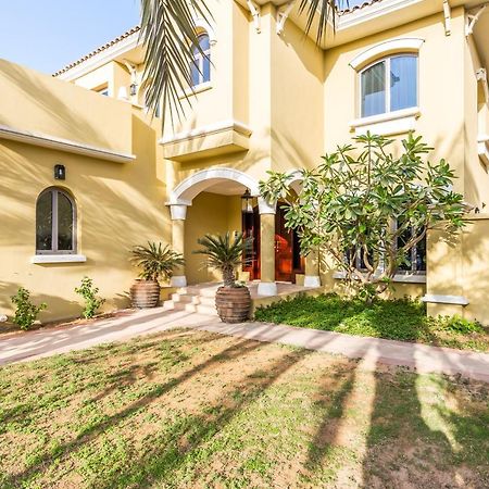 Chic 4Br Villa With Assistant Room And Private Pool On Palm Jumeirah By Deluxe Holiday Homes Dubai Bagian luar foto