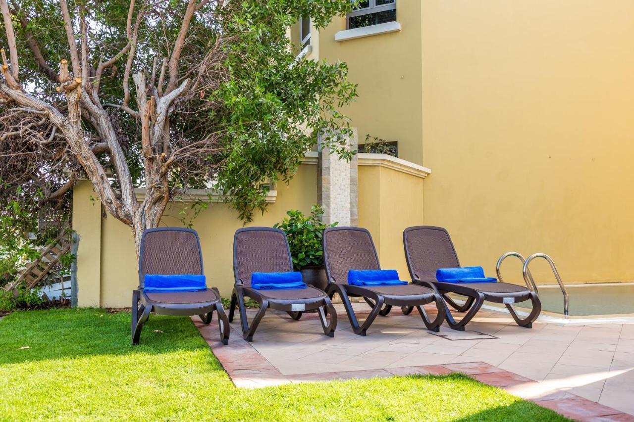Chic 4Br Villa With Assistant Room And Private Pool On Palm Jumeirah By Deluxe Holiday Homes Dubai Bagian luar foto