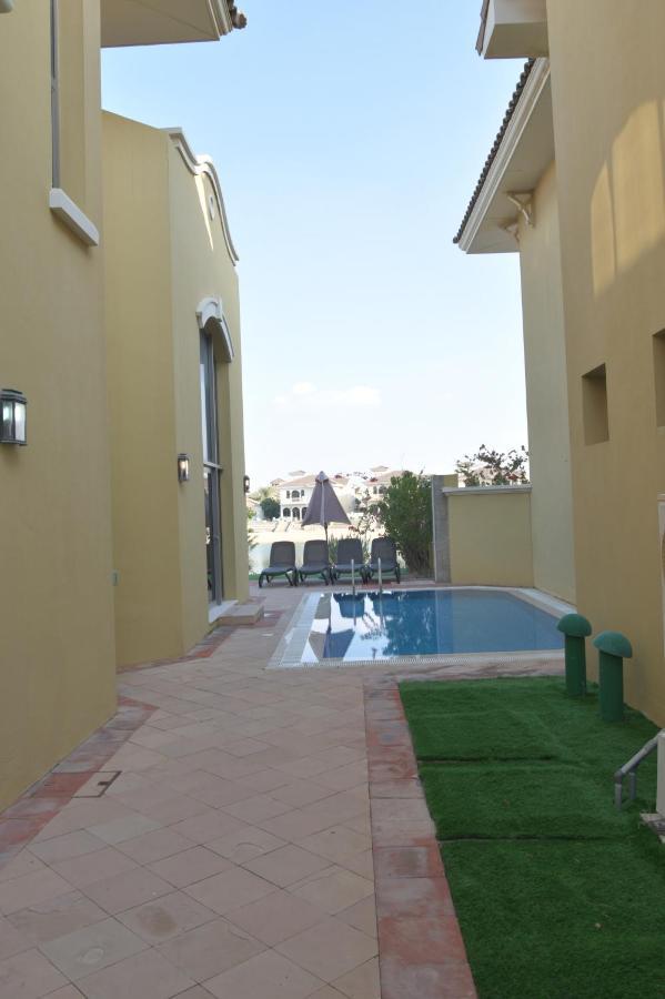 Chic 4Br Villa With Assistant Room And Private Pool On Palm Jumeirah By Deluxe Holiday Homes Dubai Bagian luar foto