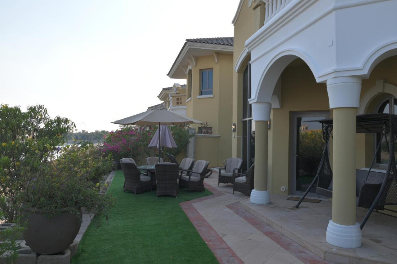 Chic 4Br Villa With Assistant Room And Private Pool On Palm Jumeirah By Deluxe Holiday Homes Dubai Bagian luar foto