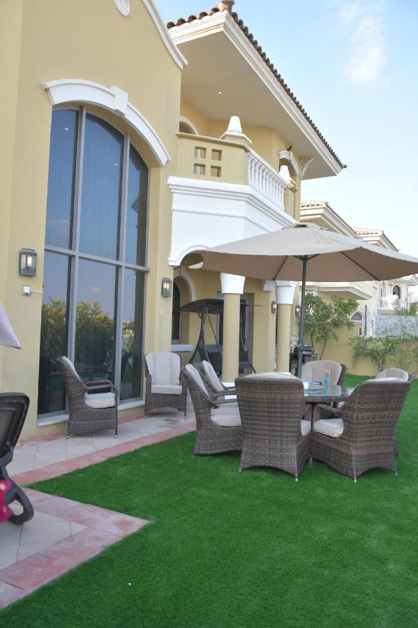 Chic 4Br Villa With Assistant Room And Private Pool On Palm Jumeirah By Deluxe Holiday Homes Dubai Bagian luar foto