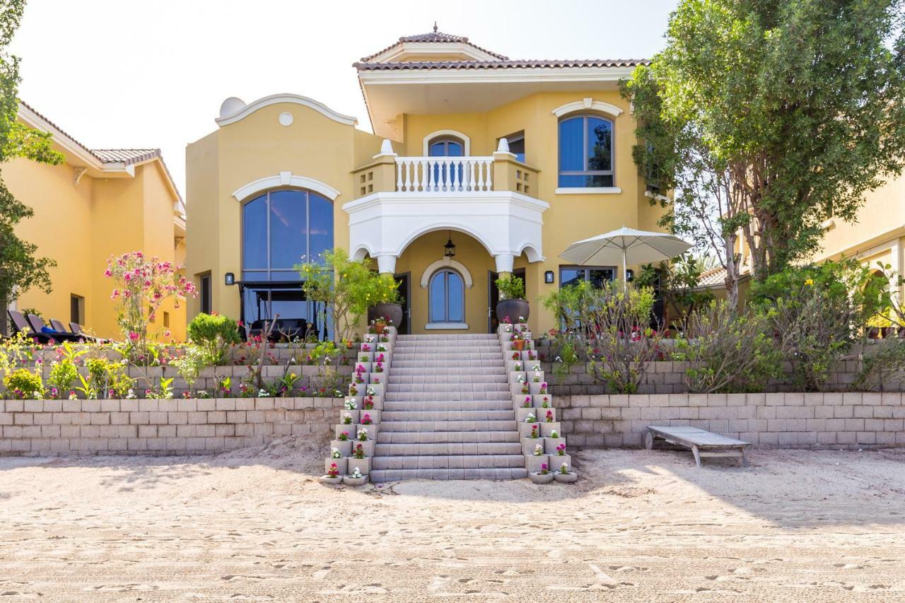 Chic 4Br Villa With Assistant Room And Private Pool On Palm Jumeirah By Deluxe Holiday Homes Dubai Bagian luar foto