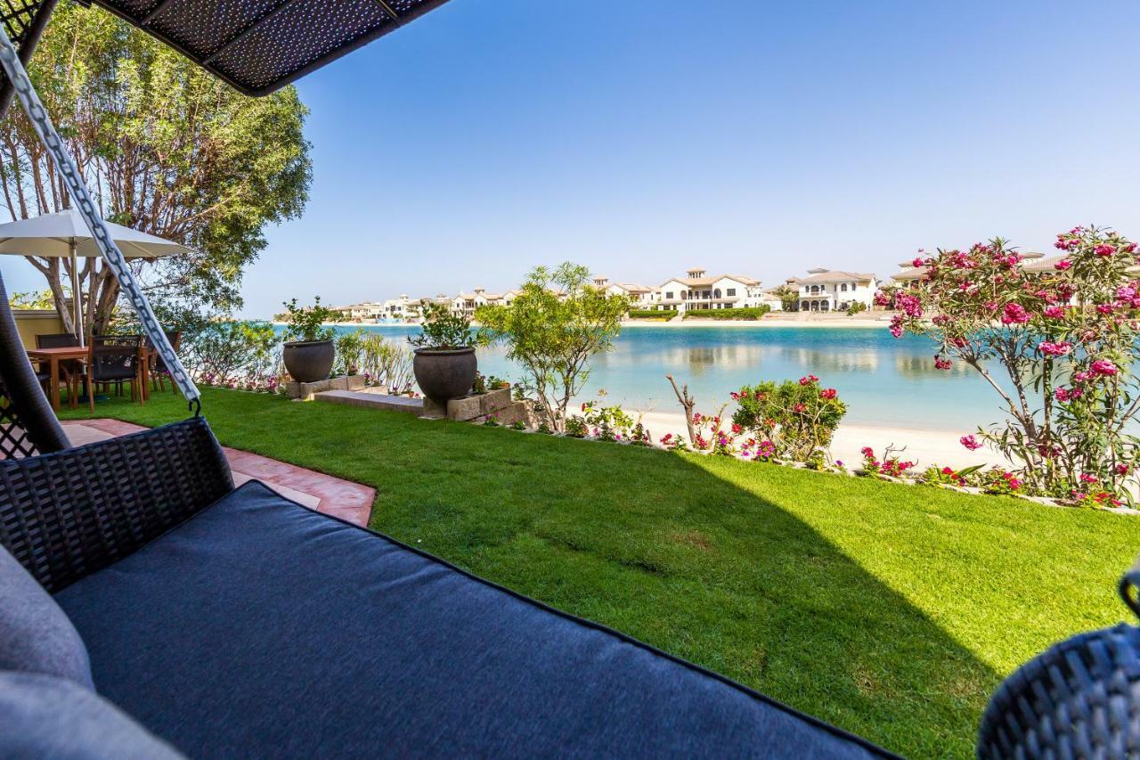 Chic 4Br Villa With Assistant Room And Private Pool On Palm Jumeirah By Deluxe Holiday Homes Dubai Bagian luar foto