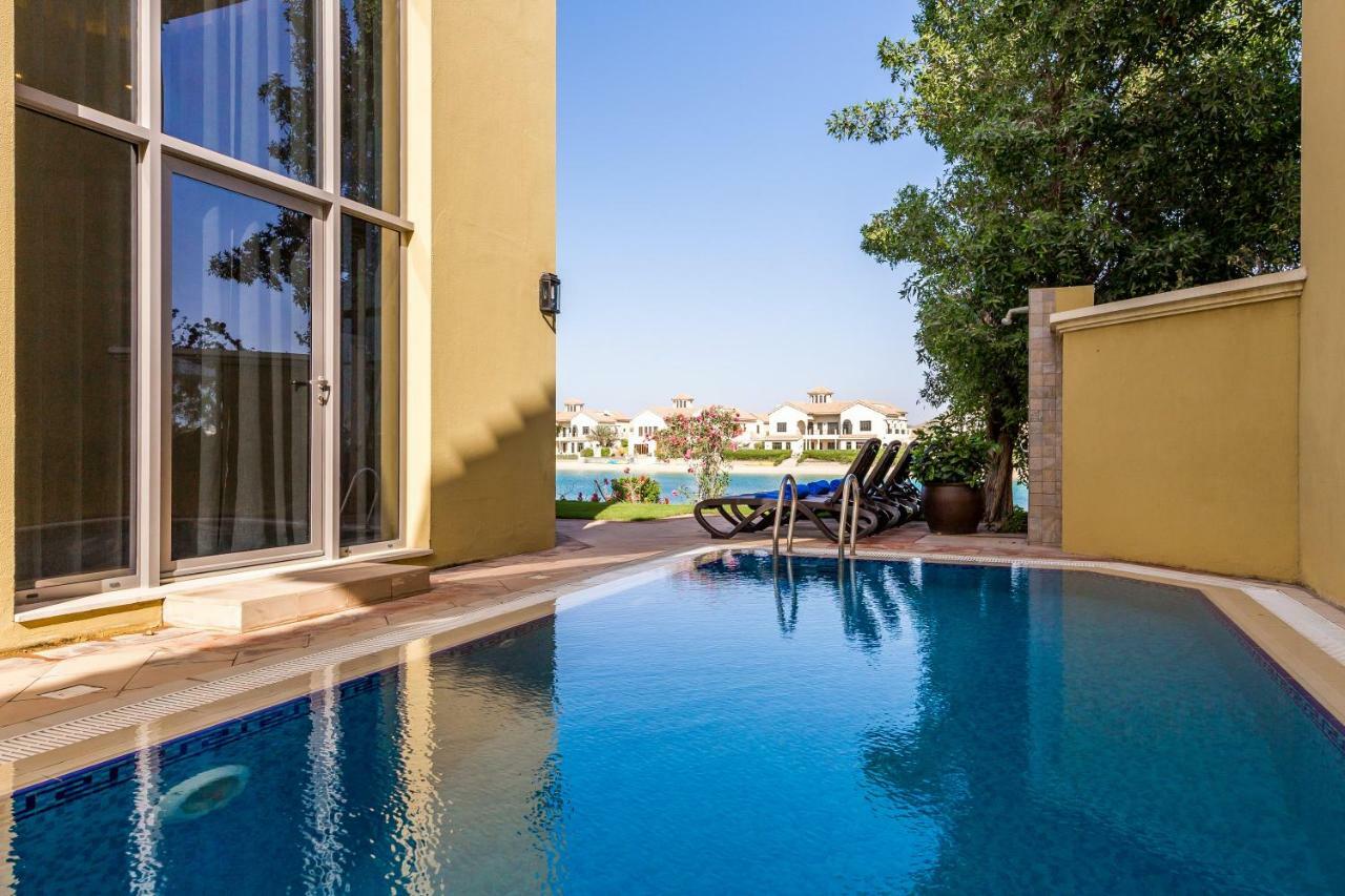 Chic 4Br Villa With Assistant Room And Private Pool On Palm Jumeirah By Deluxe Holiday Homes Dubai Bagian luar foto