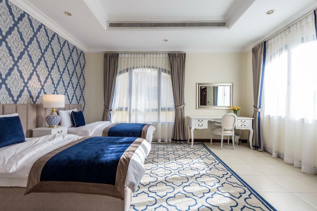 Chic 4Br Villa With Assistant Room And Private Pool On Palm Jumeirah By Deluxe Holiday Homes Dubai Bagian luar foto