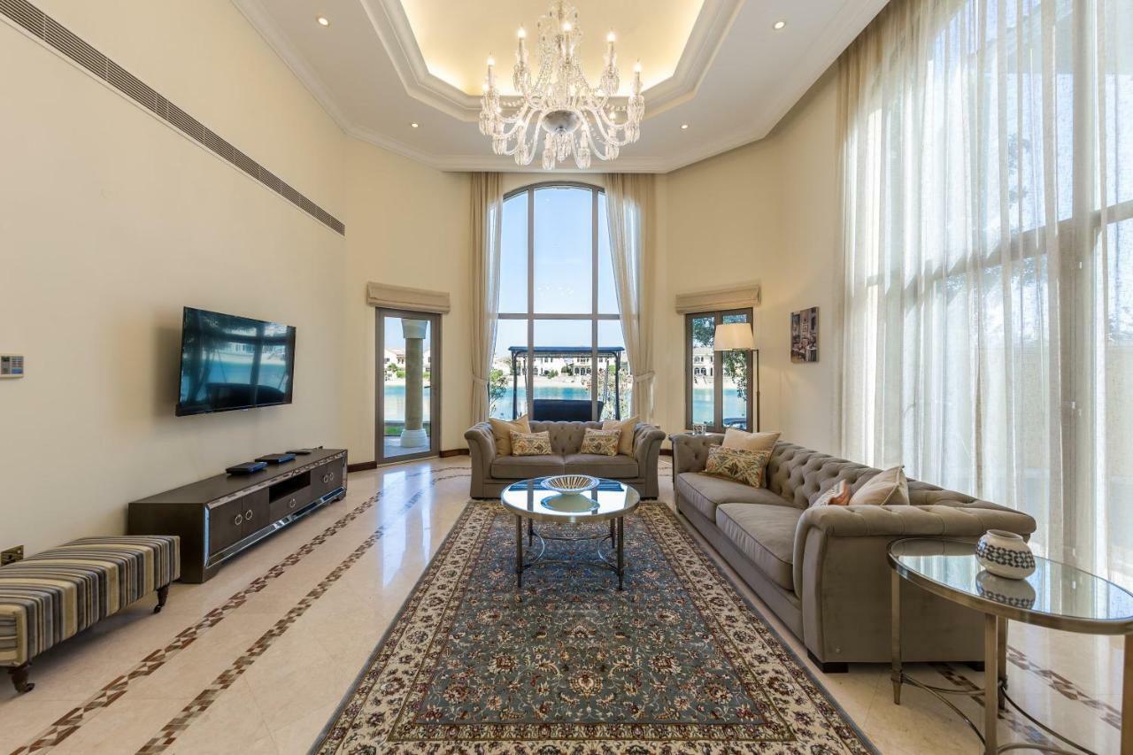 Chic 4Br Villa With Assistant Room And Private Pool On Palm Jumeirah By Deluxe Holiday Homes Dubai Bagian luar foto